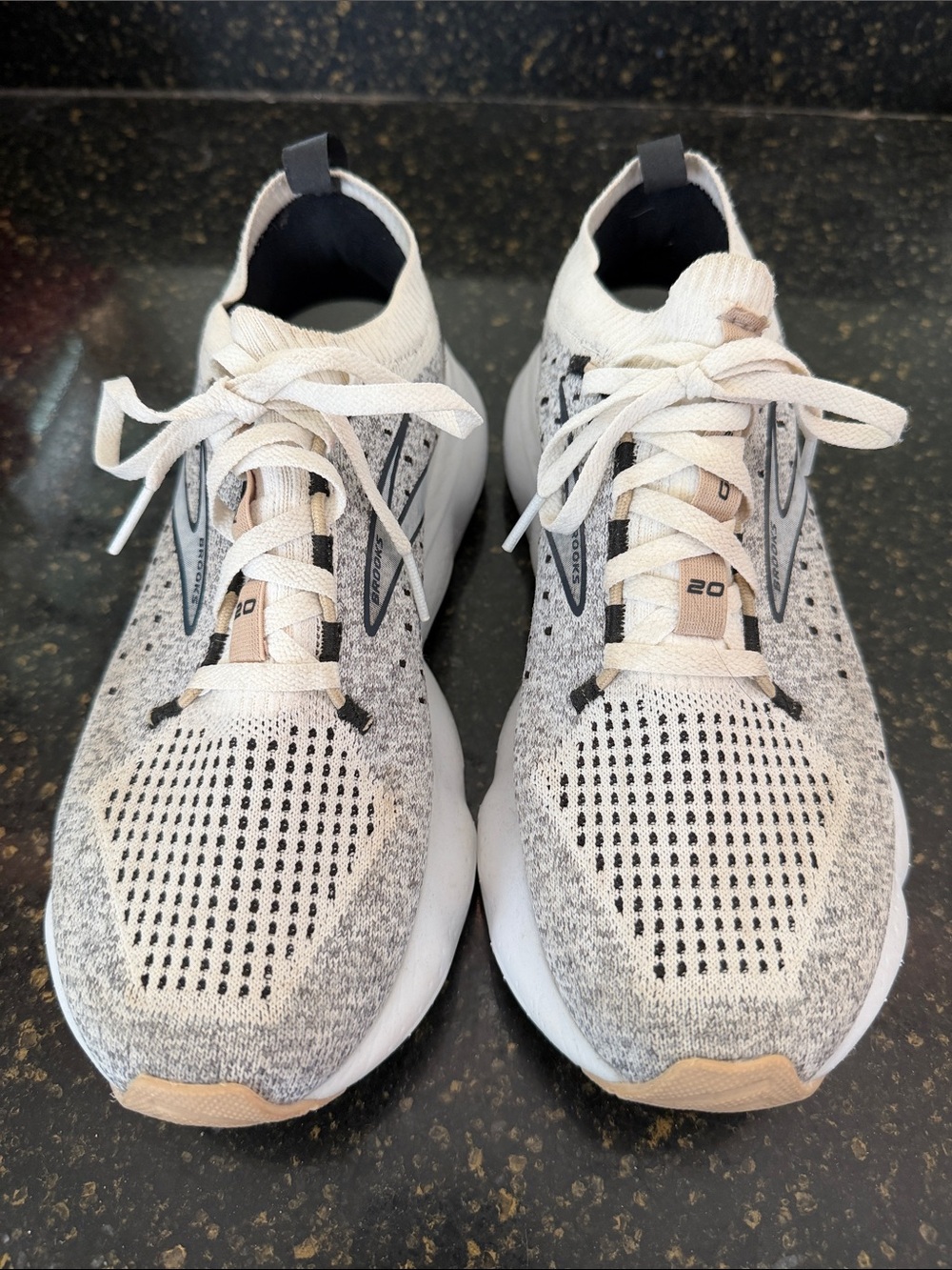 Brooks Glycerin 20 stealth fit shoe